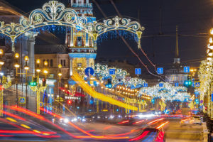 «Как будто сделано для галочки»: читатели «Бумаги» — о новогодних украшениях в Петербурге