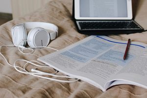 Где бесплатно изучать русскую живопись, SMM и программирование? Двенадцать ресурсов, которые открыли доступ к своим материалам во время пандемии