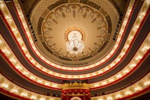 В Петербурге из-за коронавируса отменяют концерты и спектакли. Как вернуть деньги за билеты?