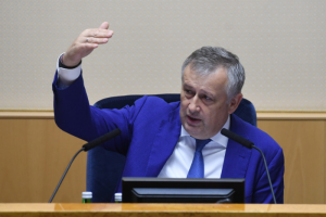 Губернатор Ленобласти — о росте заболеваний коронавирусом, слежке за нарушителями карантина и режиме ЧС в одном из районов