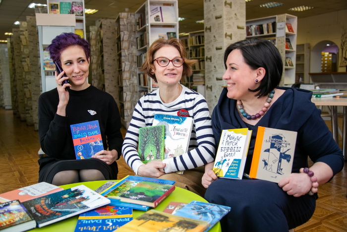 Петербургские библиотекари во время пандемии читают детям книги по телефону. Как появился проект «Телефонные сказки» и чем он помогает родителям