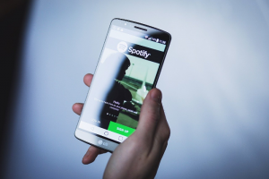 Spotify начнет работу в России 15 июля. Приложение уже можно скачать в App Store и Google Play
