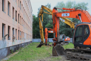 В Петербурге возобновляется программа реновации — первыми сносят дома в Красносельском районе. Что об этом известно
