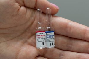Что известно о российской вакцине от коронавируса. Ее создали в НИИ имени Гамалеи за 14 дней, фармкомпании призывали отложить регистрацию