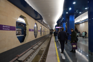 Петербуржцы жалуются, что пассажиров перестали пускать в метро без масок. В метрополитене говорят, что так было и раньше