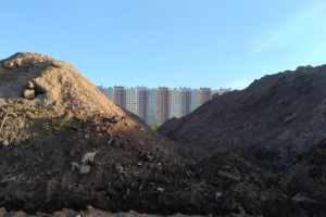 В Петербурге возбудили уголовное дело из-за свалки, нанесшей природе ущерб в 1,4 миллиарда рублей. Летом там нашли отходы с площадки разрушенного СКК