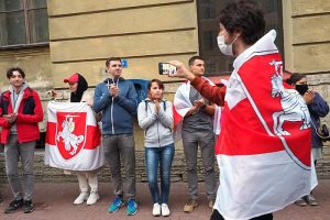 В Петербурге второй месяц ежедневно проходят акции солидарности с протестующими в Беларуси. Как и зачем местное землячество их устраивает