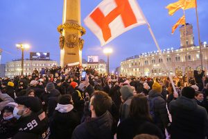 Жесткие задержания, тысячи людей и бесплатная пицца. Как прошел митинг в поддержку Навального в 27 кадрах — от Сенатской до площади Восстания
