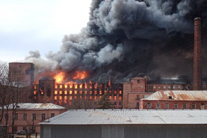 «РИА Новости»: возможная причина пожара на «Невской мануфактуре» — поджог