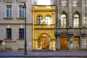 Видели этот крошечный дом на Гагаринской улице? Рассказываем его историю — и что там находится 🏠