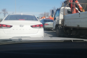На Пулковском шоссе образовалась длинная пробка. Водители рассказывают о перекрытиях