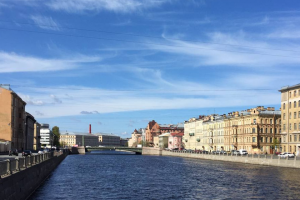 Где прогуляться в Петербурге в теплый солнечный день? Десять идей — от набережных с видом на залив до уютных садиков и дворов