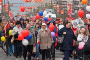 В Купчине 6 мая хотели провести праздничное шествие в честь Дня Победы, перекрыв улицы. В последний момент чиновники сообщили, что всё отменяют
