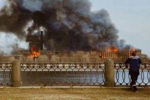 В МЧС назвали причины, из-за которых пожар в «Невской мануфактуре» тушили пять дней. Среди них — сильный ветер и особенности здания