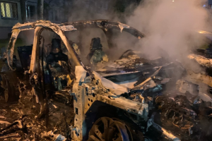Петербургский активист Александр Виноградов рассказал, что ему подожгли машину. Он связывает это с борьбой с незаконной торговлей. Обновлено