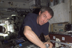 Последний космонавт в высшем руководстве «Роскосмоса» Сергей Крикалев покинул должность. Он критиковал идею снять фильм на МКС за деньги госкорпорации