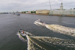Путин прибыл в Петербург для участия в параде ко Дню ВМФ. Горожане жалуются на перекрытия, но пробок почти нет