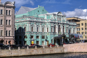 МДТ, БДТ и другие городские театры покажут восемь онлайн-спектаклей — это фестиваль «Петербургские театральные сезоны»