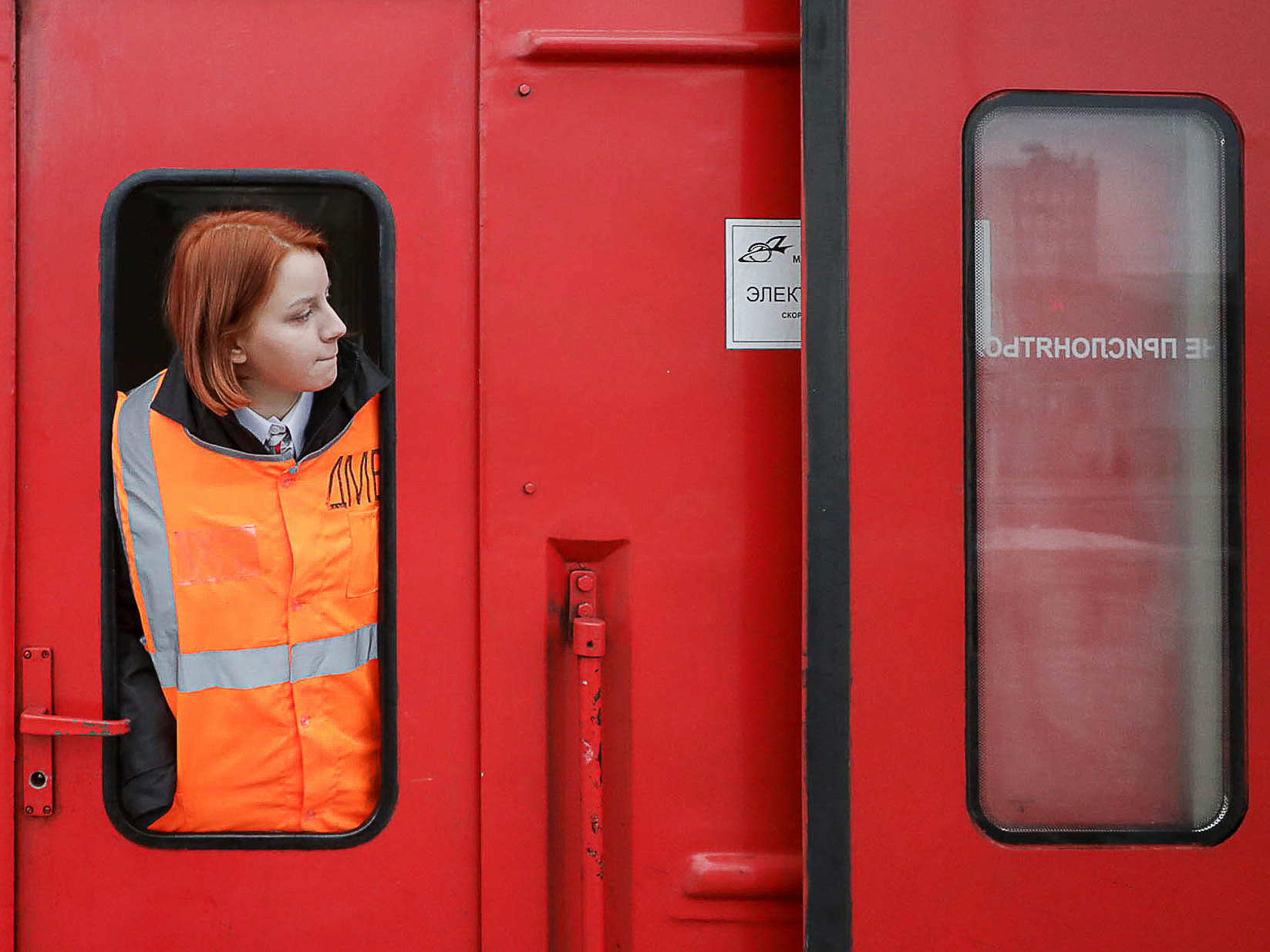 Петербурженка стала помощником машиниста в электропоезде. «Бумага»