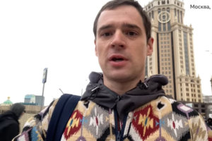 «Изгнание». Журналист Андрей Захаров, объявленный иноагентом, уехал из России из-за слежки