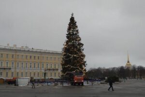 В Петербурге начали демонтировать главную новогоднюю ель 🎄