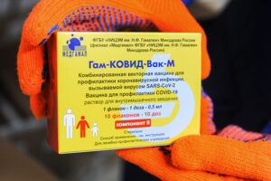 Главное о вакцинации подростков в Петербурге. Как записаться, чем прививают — и насколько это безопасно?