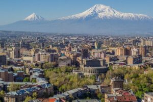 Как получить банковскую карту за рубежом? Советы из Армении, Грузии, Турции и Узбекистана
