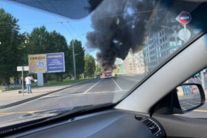 В Петербурге второй раз за июнь загорелся пассажирский автобус. Обе машины обслуживает перевозчик, который пришел после транспортной реформы