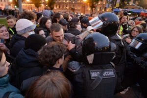 В Петербурге появилась горячая линия «Команды против пыток». Ее сотрудники помогают жертвам полицейского насилия