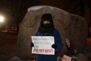 В Петербурге задержали активистку Марину Сингх. Ее местоположение неизвестно
