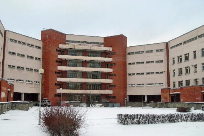 Дети в Петербурге массово болеют гриппом и ОРВИ. «Бумага»