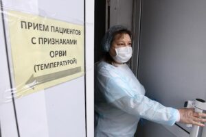 В Петербурге эпидемия гриппа и в то же время растет заболеваемость COVID-19. Насколько это опасно? Отвечает инфекционист