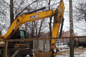 Петербуржцы добились остановки строительства здания ФНС в сквере — но это не конец. Еще одна история борьбы за зеленую зону