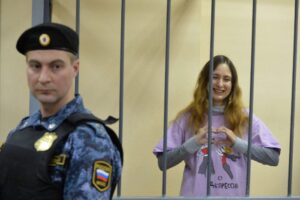 Саша Скочиленко дала показания по делу об антивоенных ценниках. Как прошло заседание, где ей снова отказали в домашнем аресте