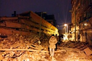 «Мы обнялись и ждали, когда это закончится». Как находящиеся в Турции петербуржцы пережили сильнейшее за 100 лет землетрясение