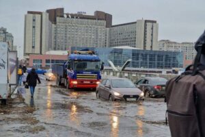 «Город плывет!» Как Петербург пережил второй день оттепели