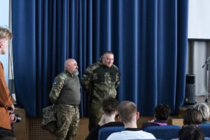 В петербургском колледже провели встречу с российскими военными. Студенты задали им неудобные вопросов о войне в Украине