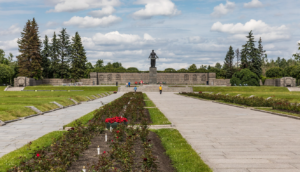 Смольный попросил петербуржцев не приходить на Пискаревское кладбище 8 мая