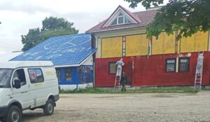 Неизвестные вандалы закрасили надписи на магазине антивоенного активиста из Ленобласти