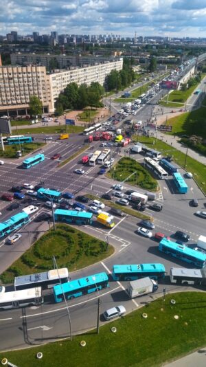 16 человек пострадали в утренней аварии на Софийской улице