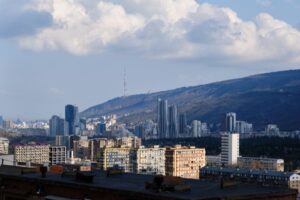 «Цены очень упали». Сколько стоят квартиры в Тбилиси и что произошло с рынком аренды — исследование Paper Kartuli