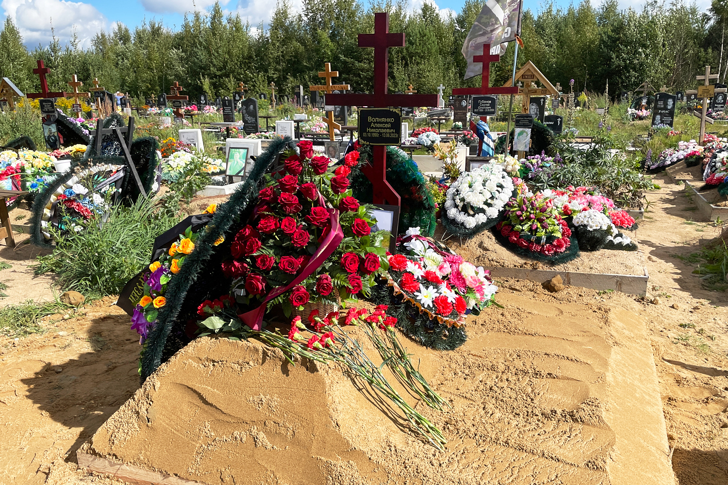 В Петербурге с почестями похоронили Алексея Волнянко. «Бумага»