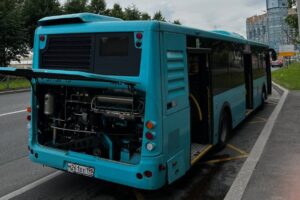 137 лазурных автобусов сняли с маршрутов Петербурга