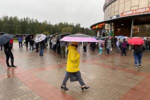 Как жители Соснового Бора вышли на митинг против стройки завода «Русала» — и выразили поддержку Путину. Репортаж «Бумаги»
