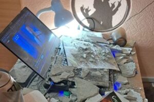 СПбГУ не компенсировал стоимость ноутбука студентки. 1,5 месяца назад в ее комнате общежития обвалилась штукатурка