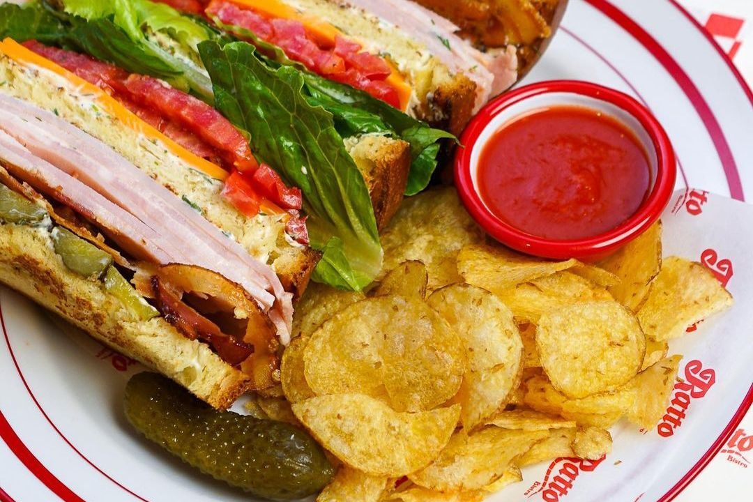 5 новых джанк-фуд заведений Тбилиси. «Бумага»