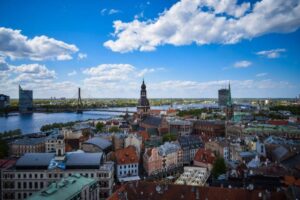 Латвия не планирует закрывать все погранпункты на границе с Россией