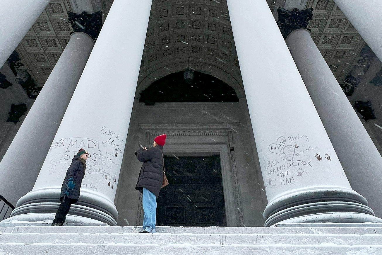 Петербург замерз. Посмотрите, как город покрылся инеем. «Бумага»