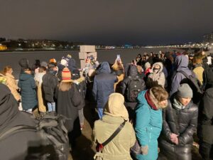 На акциях в память об Алексее Навальном в Петербурге задержали не менее 69 человек