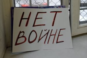 На петербурженку Елену Абрамову повторно завели дело о «дискредитации» армии из-за двух пикетов